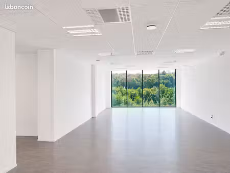 153 m² à saisir – bureaux lumineux à 10 minutes de belfort - face gare tgv belfort-montbél