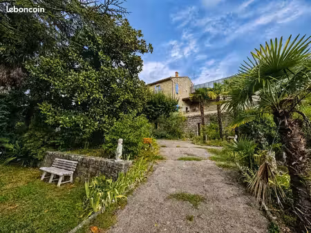 mas 10 pièces 240 m²