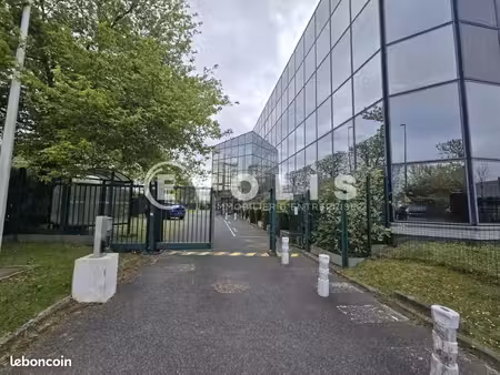 local d'activité 817 m²