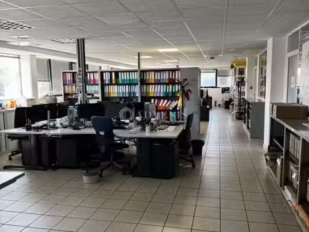 bureau 850 m²
