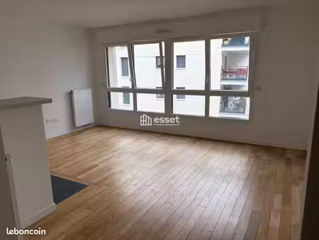 appartement 31.8m² à louer 898 - saint-ouen 93400