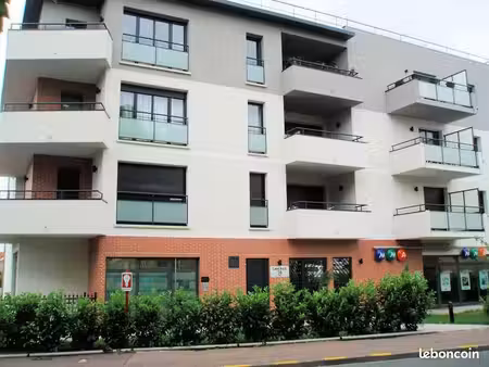 parking/box neuilly plaisance