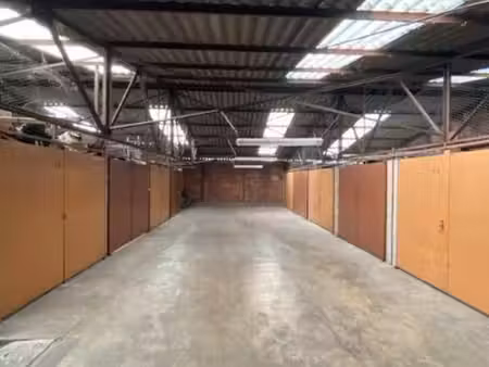 box de stockage - garde meuble - parking