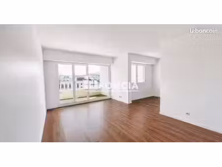 centre ville - 3 pieces avec balcon - parking - cave