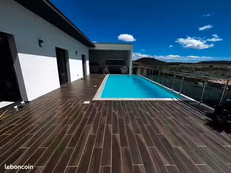 villa t5 avec piscine hors lotissement