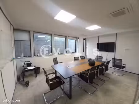 bureaux 256 m²