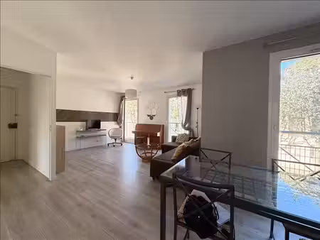 appartement - 1er étage - 91 m2 - 4 pièces - meublé