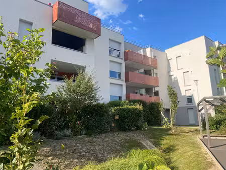 appartement saint jean de braye t2 pièce(s) 38m2 avec balcon et parking sous pergola - pro