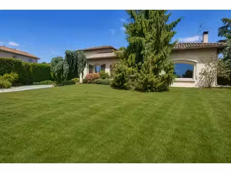 maison familiale de 155 m² avec piscine sur un magnifique terrain arboré de 1 599 m²