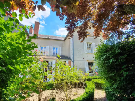 proche bourges - belle maison de famille rénovée offrant 430m² habitables avec dépendances