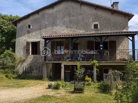 maison de village à rénover 5km de ruffec beau potentiel
