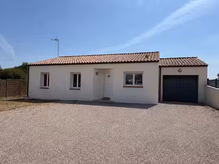 maison de 2013 à st maixent sur vie 3 chambres et garage