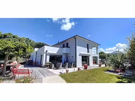 villa avec piscine et jardin carolles (50)