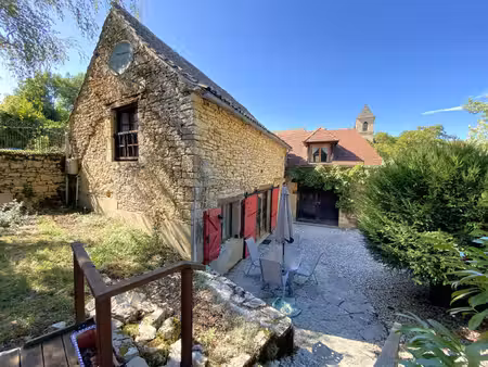 charmante maison en pierre dans un très beau village