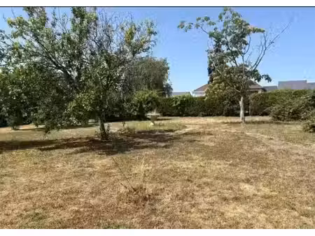 terrain 900m²