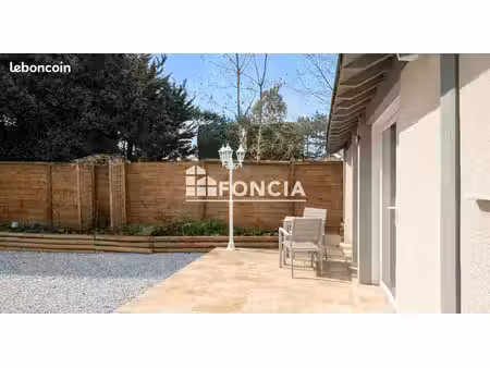 maison 2 chambres état impeccable édifiée sur un terrain de 200 m² entièrement clos  sans 