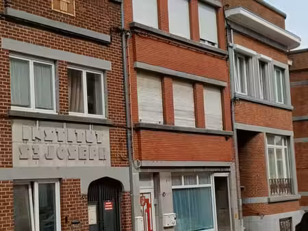 appartement à louer : 1 chambre  1er étage sans ascenseur