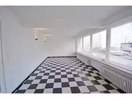 agréable appartement avec vue latérale sur la mer et 2 cham