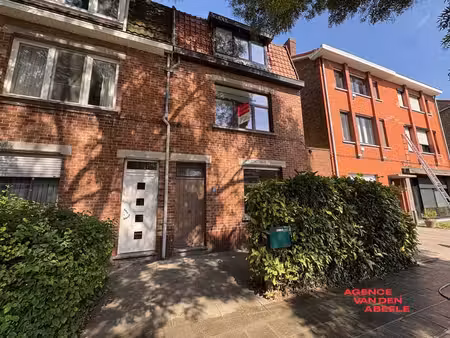 grande maison familiale avec 4 chambres et jardin à sint-mic