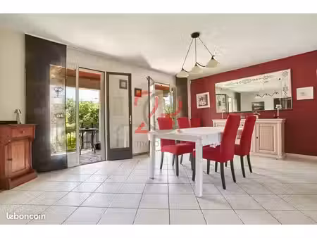 maison 8 pièces 197 m²