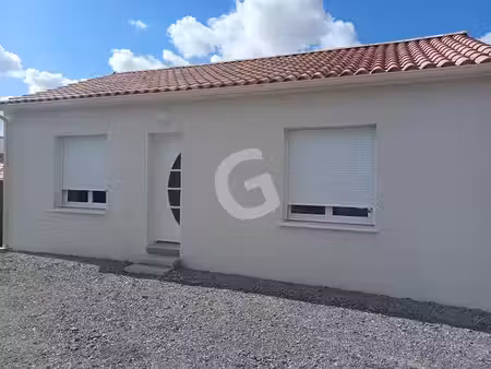location maison 3 pièces 61 m² à grues (85580)  700 €
