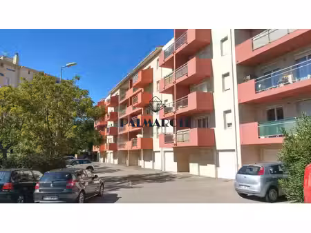 t2 meublé avec terrasse  climatisation et stationnement privati