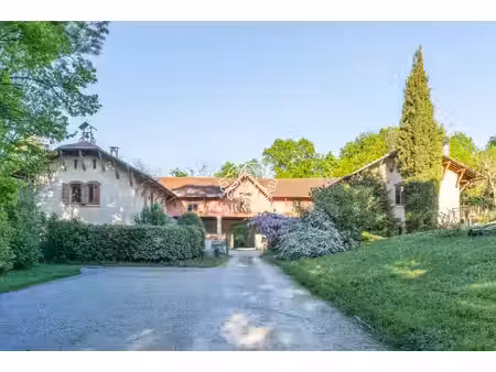 appartement de 230 m2 au sein d'un ancien domaine viticole avec