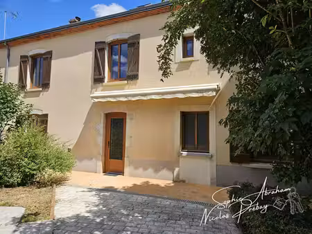 maison en pierres avec jardin et double garage  proche centre-ville