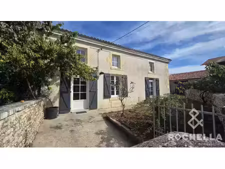 maison charentaise avec dépendances