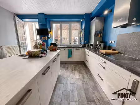 maison entretenue au coeur de voulx - grande cour de 359m2 -