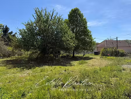 terrain de 860 m2 libre constructeur à doissin