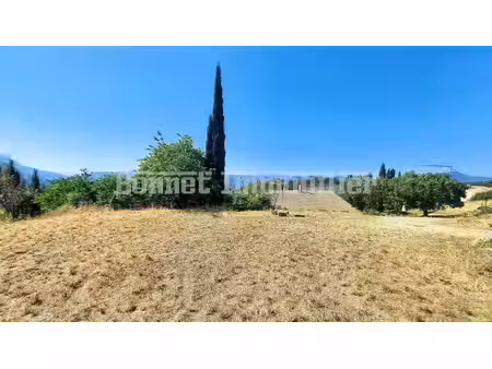 terrain à bâtir dans environnement très calme