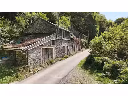 fermette divisée en 2 habitations à rénover totalement.