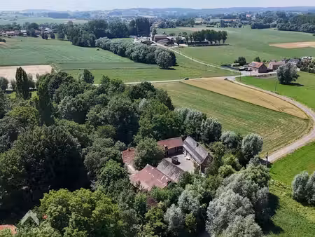 authentique ferme sur 9.690 m² avec dépendances