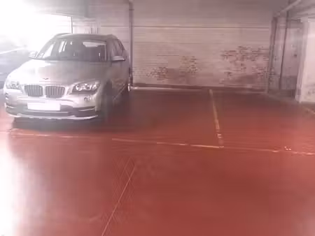 place de parking couverte et fermée à ixelles