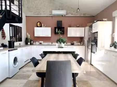 vente demeure d'exception à saint-vivien (17220) : à vendre / 176m² saint-vivien