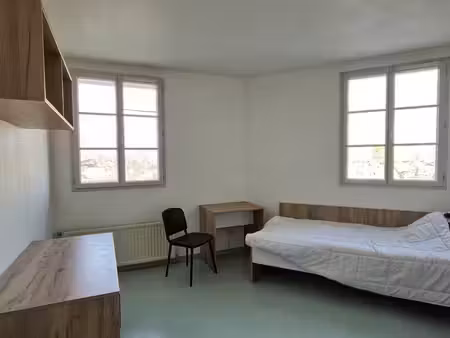 bourg centre studio de 18.80 m²