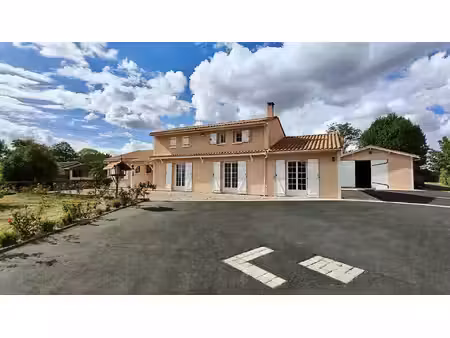 belle maison à st caprais de blaye