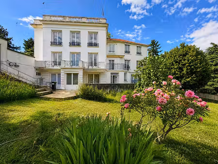 saint-fortunat - maison bourgeoise à rénover dans un écrin de verdure
