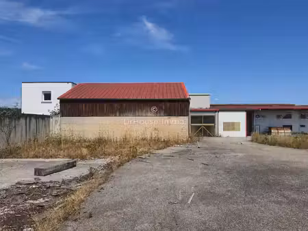 terrain constructible 686 m2 env avec dépendance
