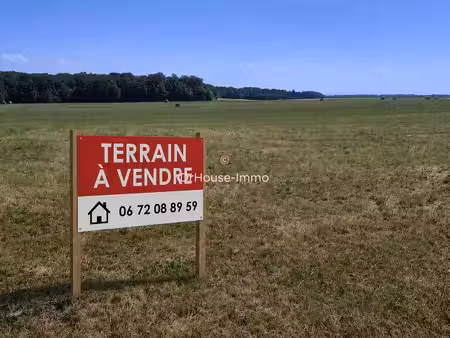 terrain constructible d'env 566m2