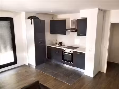 appartement - 1er étage - 66 60 m2 - 3 pièces - non meublé