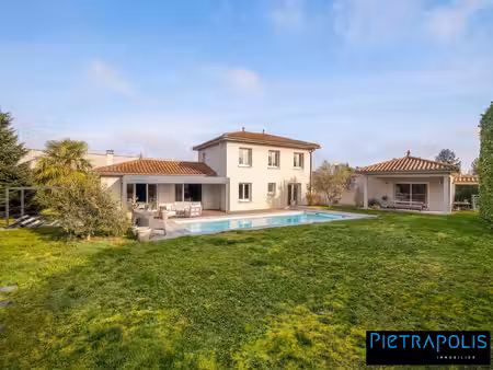maison contemporaine 5 chambres avec piscine et 1200m2 de terrai