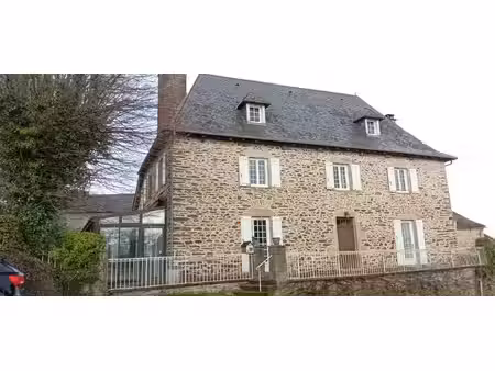 au coeur d'un agréable petit bourg corrézien  à 10 minutes de