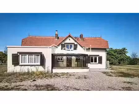 une maison au calme  sans voisin  en pleine nature