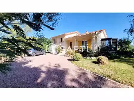 maison t5 de 110m²  trois chambres  veranda  terrasses  jardin de 3004m² arboré et clos  d