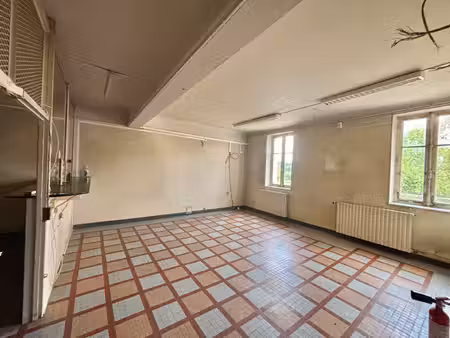 à vendre – habitation avec local commercial  emplacement privilégié cuffy (18)