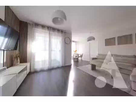 f4 avec 3 chambres  terrasse et parking privé