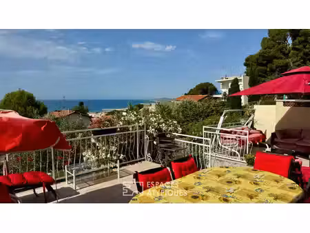 maison avec studio indépendant  face à la mer