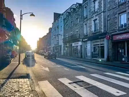 location bureaux et commerces à dinan (22100) : à louer / 28m² dinan
